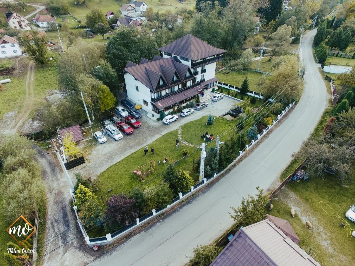 برانْ Hanul Simon Pensiune & Restaurant المظهر الخارجي الصورة