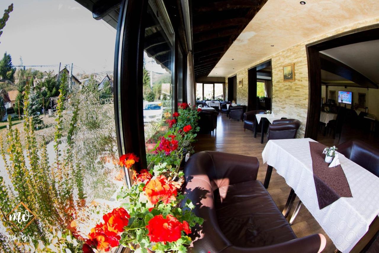برانْ Hanul Simon Pensiune & Restaurant المظهر الخارجي الصورة