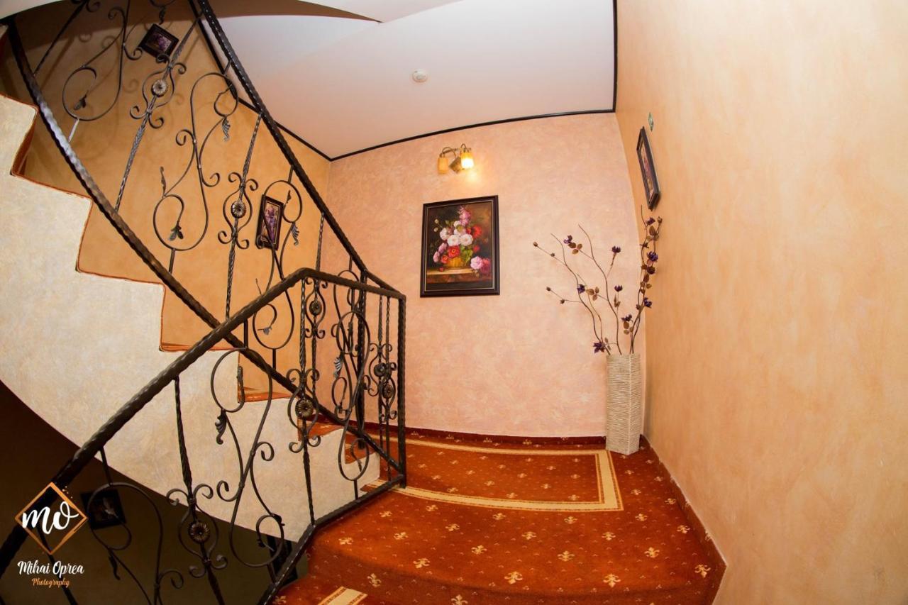 برانْ Hanul Simon Pensiune & Restaurant المظهر الخارجي الصورة