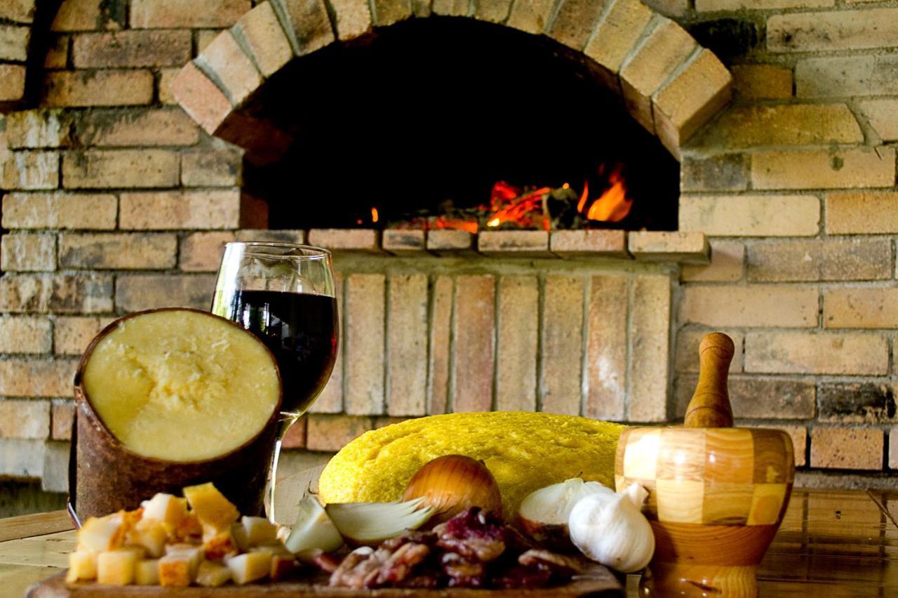 برانْ Hanul Simon Pensiune & Restaurant المظهر الخارجي الصورة