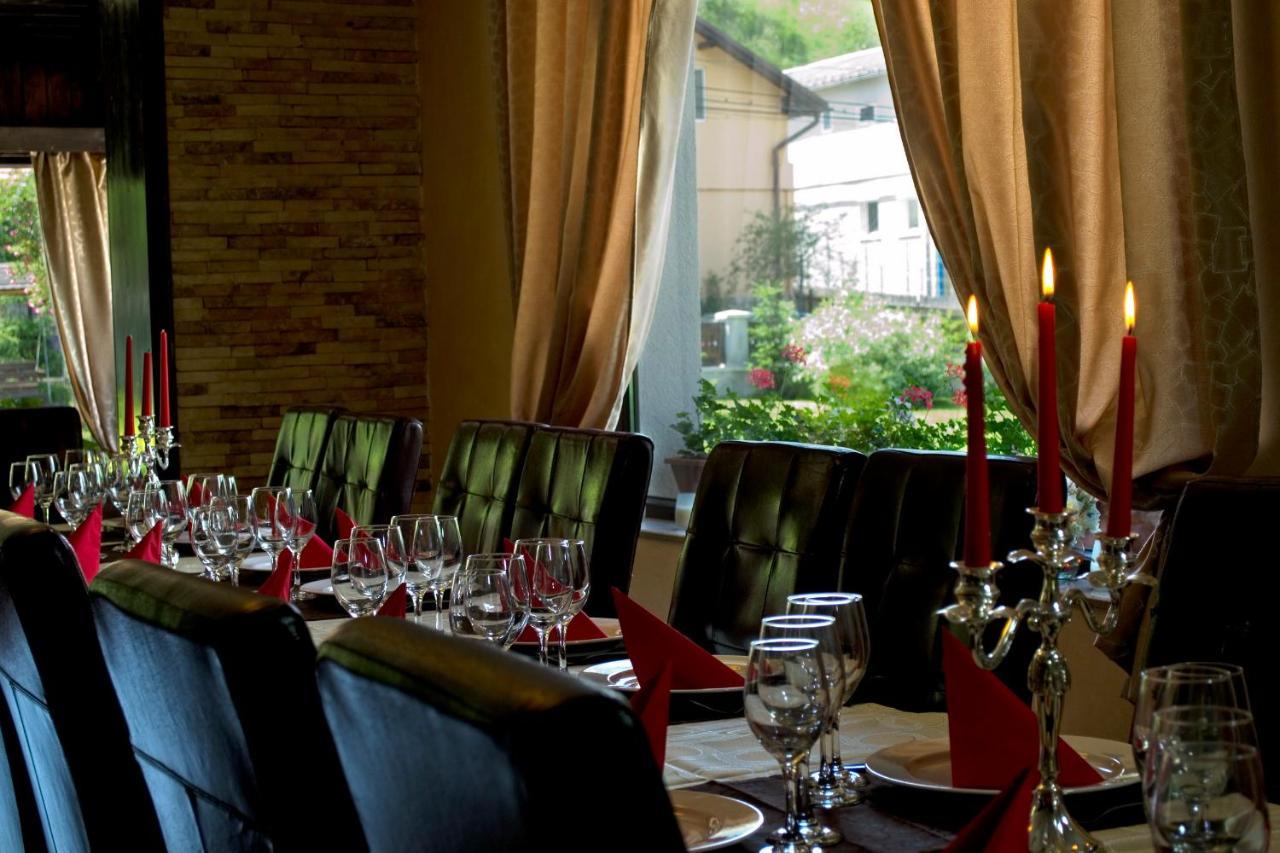 برانْ Hanul Simon Pensiune & Restaurant المظهر الخارجي الصورة