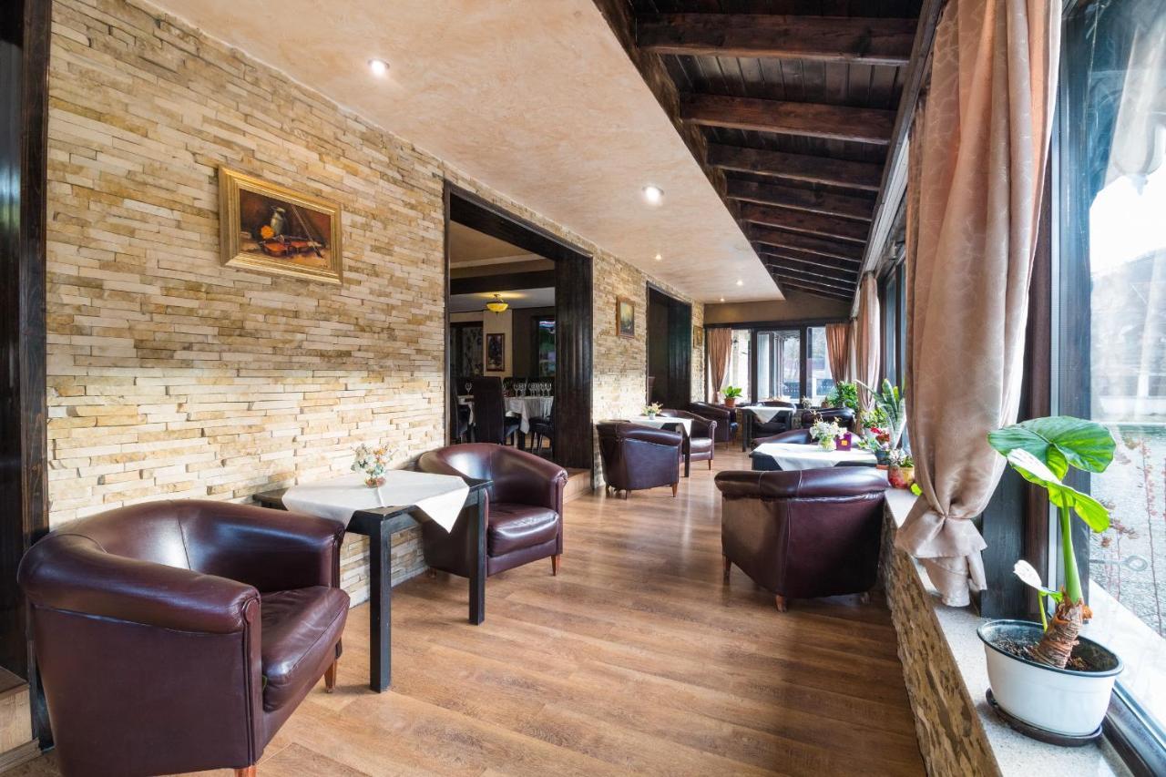 برانْ Hanul Simon Pensiune & Restaurant المظهر الخارجي الصورة