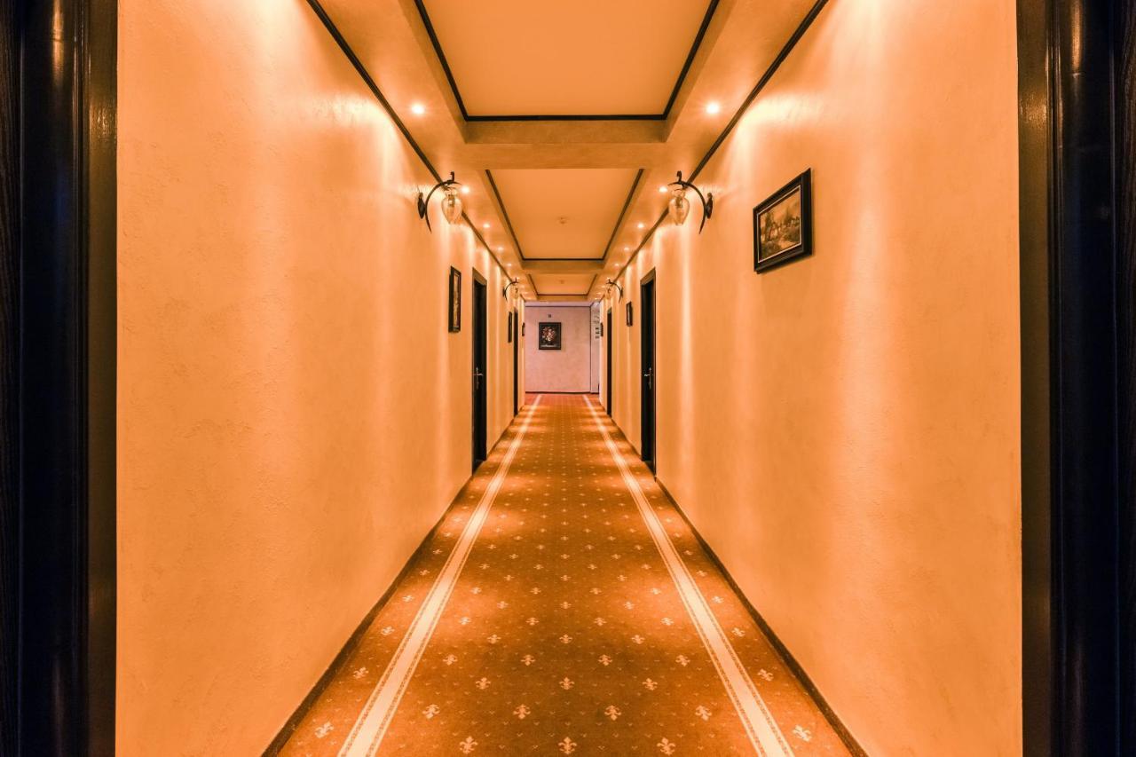 برانْ Hanul Simon Pensiune & Restaurant المظهر الخارجي الصورة
